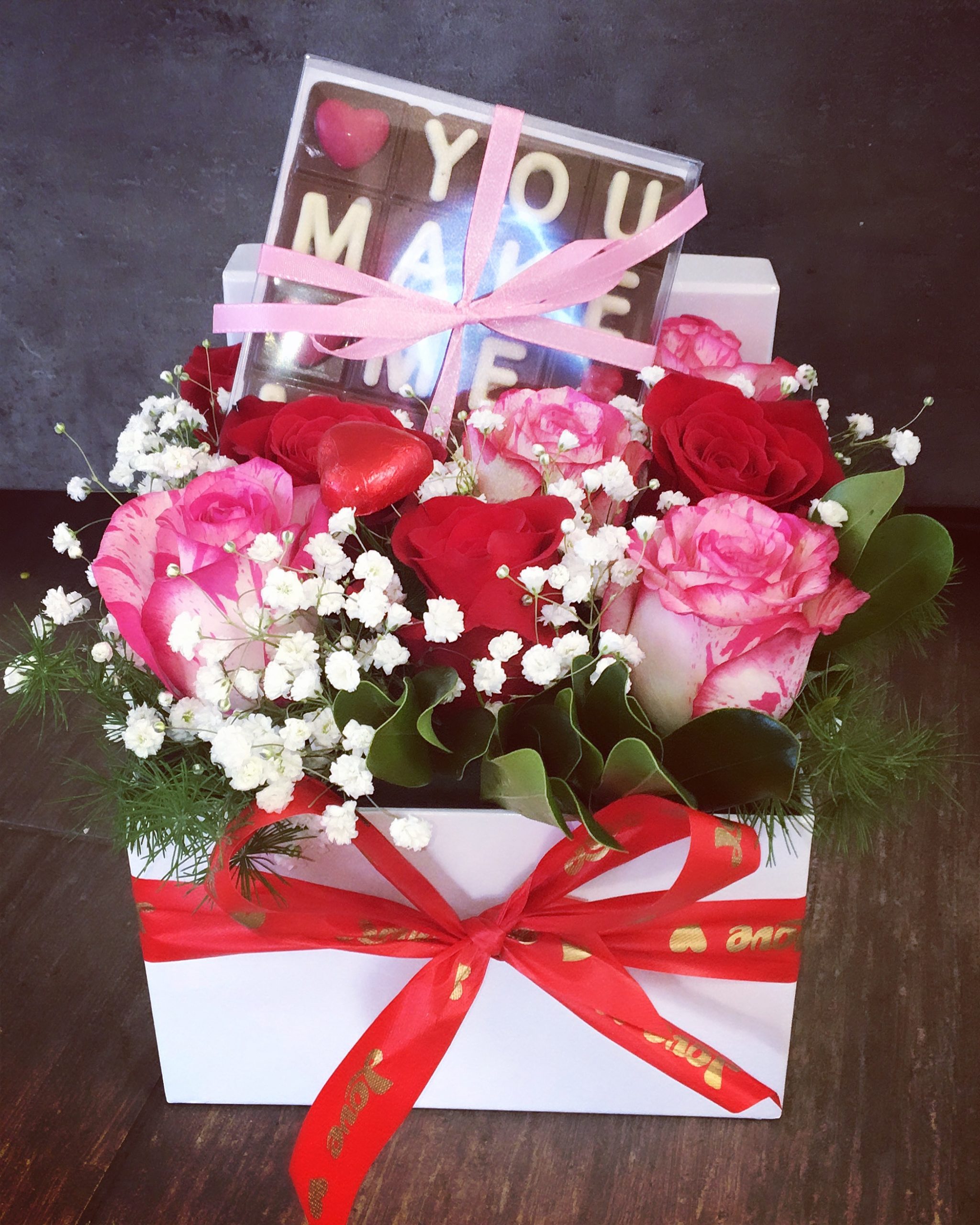 Flower box carré roses et chocolat #FB2 - Clara fleurs